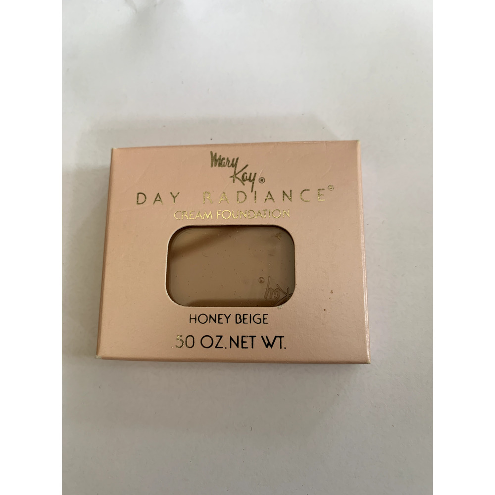 Mary Kay DAY RADIANCE Foundation HONEY BEIGE .50 oz New In Box